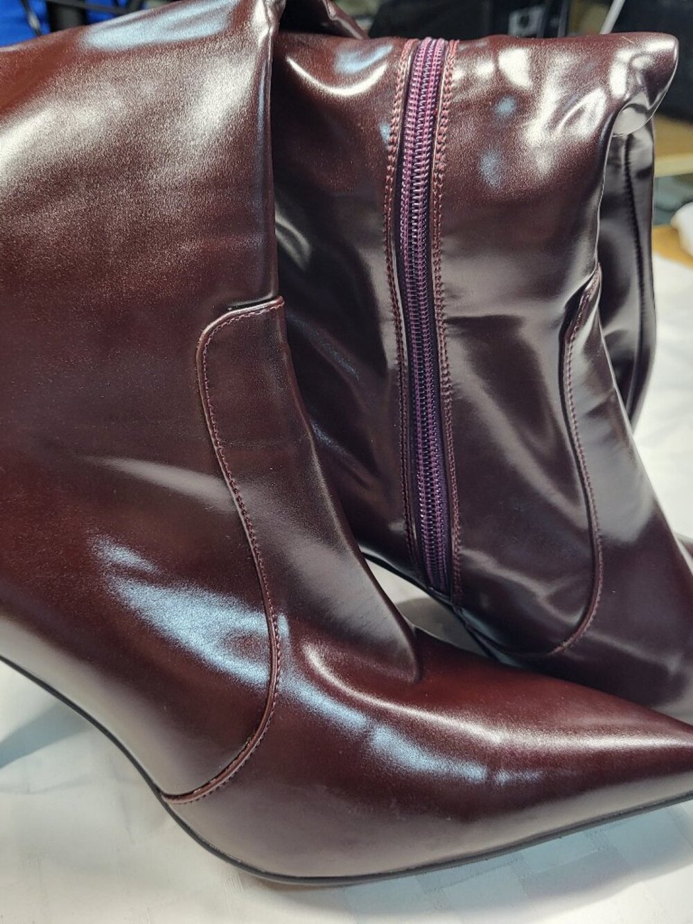Comjuy Women's Calf High Boots in Dark Cherry Like New - Size 9